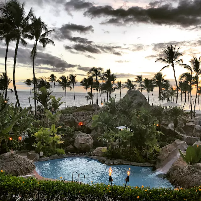 Best Areas to Stay in Maui for Couples (2025 Romantic Guide) 6 Photo by Kathy Marsh on Unsplash