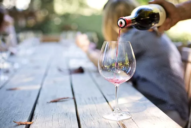 wine tasting picture