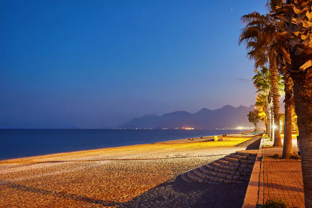 7 Unmissable Things to Do in Antalya at Night 3 An incredibly beautiful sunset on Konyaalti beach, Antalya, Turkey