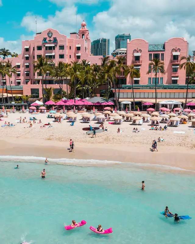 Where to Stay in Hawaii: Best Stays Across Oahu, Maui & More 4 Best Places to Stay in Hawaii | Jess Loiterton