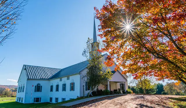 A picture showing autumn season in Vermont which is associated with the article Things to Do in Vermont