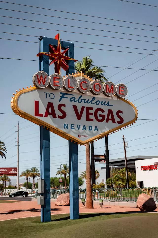 6 Hotels We Absolutely Love in Las Vegas, Nevada 2 welcome to las vegas sign board